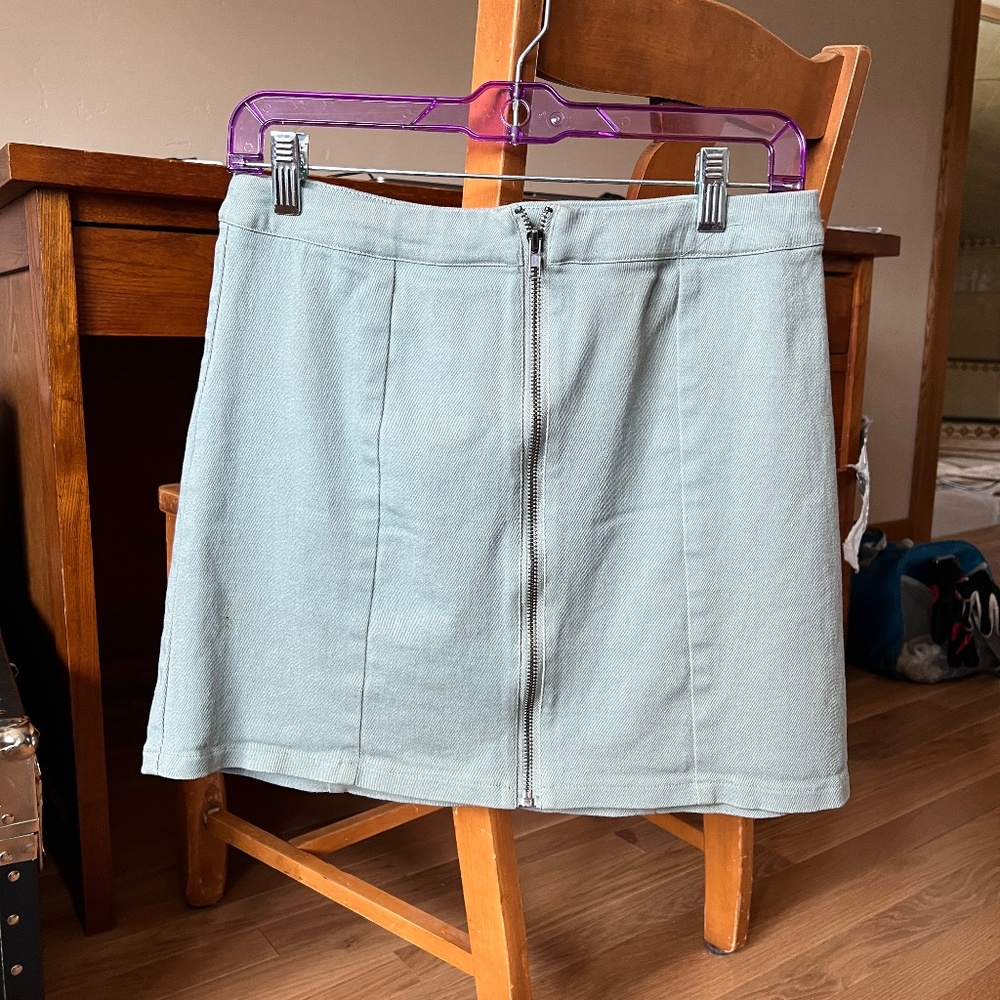 Front Zipper Pale Green Mini Skirt
